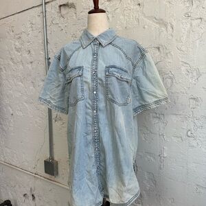 NWT Free People Light Wash Denim Button-Up size SMALL